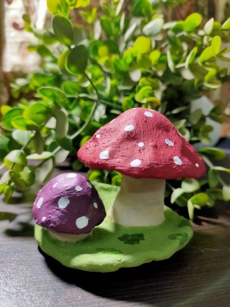 Hand made Clay craft ideas Two cute little mushrooms ❤️ Clay Craft Ideas, Pastel Apartment, Easy Clay Sculptures, Clay Moulding, Clay Flower Pots, Tanah Liat, Clay Craft, Mushroom Decor, Fun Easy Crafts