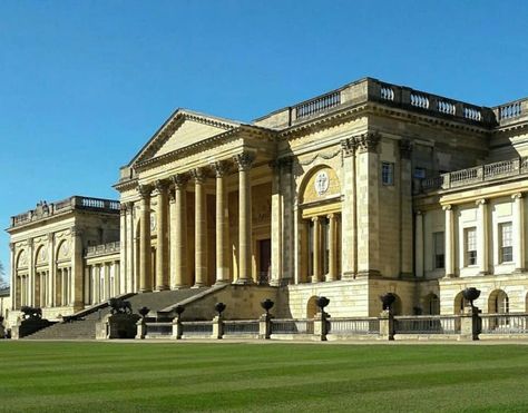 The south front of Stowe House in all its neoclassical majesty. Stowe House, Classic House Design, Kingdom Of Great Britain, Nice Places, Building Exterior, Classic House, Neoclassical, Pretty Places, Wedding Plans