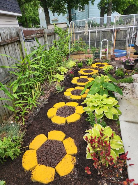 Sunflower Garden, School Garden, Diy Backyard Landscaping, Garden Path, Garden Yard Ideas, Garden Cottage, Garden Crafts, Lawn And Garden, Rock Garden