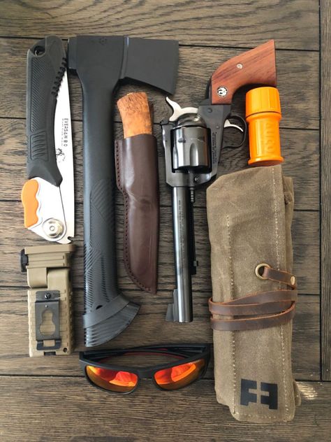 Urban Survival Kit, Bushcraft Kit, Bushcraft Shelter, Outdoor Survival Gear, Bushcraft Gear, Edc Tactical, Survival Skills Life Hacks, Apocalypse Survival, Bushcraft Camping