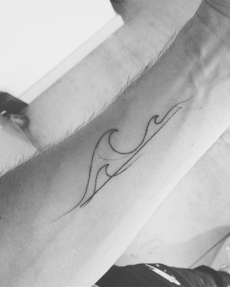 Triple Wave Tattoo, Wrap Around Wave Tattoo, Water Fine Line Tattoo, Minimal Sea Tattoo, Wave Tattoo Men, Line Tattoo Arm, Small Symbol Tattoos, Ocean Tattoo, Sea Tattoo