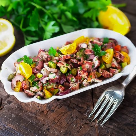 Italian Octopus, Octopus Salad, Calamari Recipes, Antipasto Salad, Seafood Market, Portuguese Recipes, Fresh Vegetables, Fish And Seafood, Cherry Tomatoes