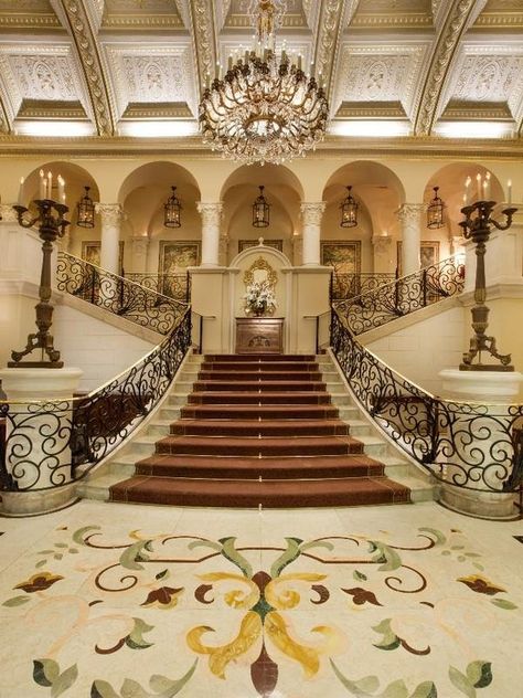 19 Excellent Ideas For Decorating Entrance Staircase With Luxury Touch Grand Foyer, Stair Case, Entrance Foyer, Mansions Luxury, Salou, Grand Staircase, Grand Entrance, Staircase Design, House Entrance