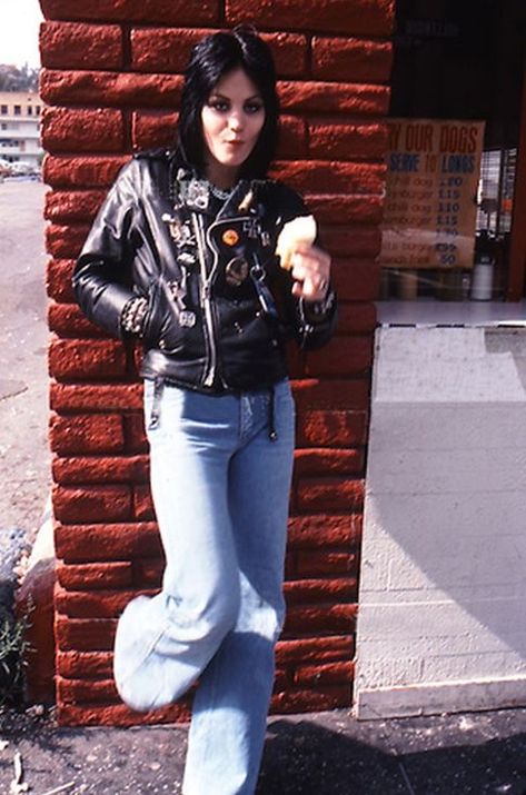 Joan Jett Costume, Joan Jett Outfits, 80s Rocker Chick, 80s Rock Fashion, Metalhead Fashion, 80s Rocker, The Runaways, Rocker Chick, Estilo Rock