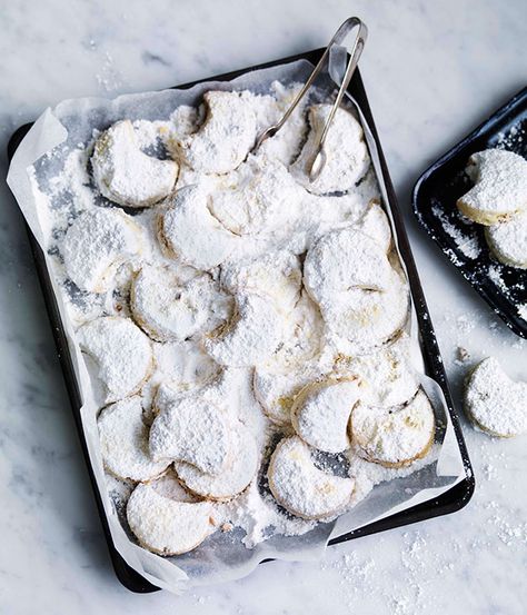 Australian Gourmet Traveller Greek Easter biscuit recipe for almond and rosewater shortbread (kourabiedes). Praline Bread Pudding, Easter Baking Recipes, Flowers Recipes, Almond Shortbread, Shortbread Recipe, Ouzo, Greek Easter, Easter Desserts, Greek Desserts