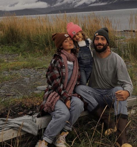 Slow Life Aesthetic Family, Family Hug Aesthetic, Family Hiking Photos, Vintage Mom Aesthetic, Family Camping Aesthetic, Mom And Dad Aesthetic, Parenthood Aesthetic, Country Family Aesthetic, Granola Family