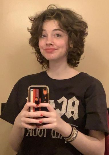 Fluffy Curly Hair, Short Grunge Hair, Androgynous Hair, Short Curly Haircuts, Hair Inspiration Short, Haircuts For Curly Hair, Shot Hair Styles, Hair Stylies, Fluffy Hair