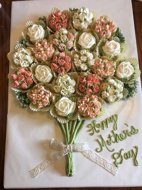 Spring Flowers Birthday Party Ideas, Bouquet Flower Cupcakes, 97th Birthday Cake Ideas, Floral Cupcake Cake, Russian Flower Cupcakes, Cupcakes Decoration Russian Tips, Birthday Cupcakes Ideas Aesthetic, Creative Bakery Ideas, Buttercream Cupcake Flowers