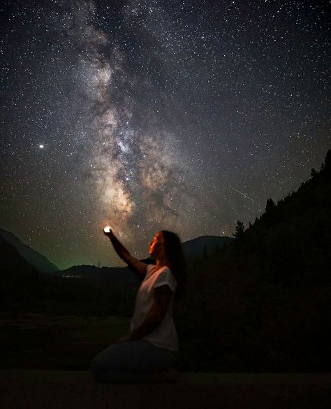 Star Theme Photoshoot, Night Time Senior Pictures, Glamping Photoshoot, Star Photoshoot, Moon Portrait, Photographer Self Portrait, Night Yoga, Nature Film, Star In The Sky