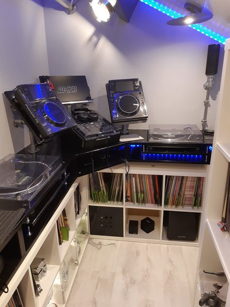 Home Dj Setup, Dj Workstation, Dj Zone, Dj Furniture, Dj Pult, Dj Decks, Home Recording Studio Setup, Recording Studio Setup, Dj Room