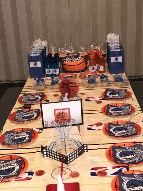 Dallas Mavericks Birthday Party, Nba Party Ideas, Dallas Mavericks Cake, Nba Party, Basketball Birthday Cake, Dallas Mavericks Basketball, Mavericks Basketball, Birthday 22, Basketball Theme Party