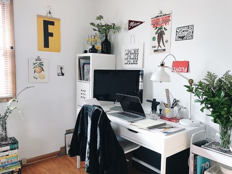 A day in the life of Graphic Designer Francine Thompson | Dribbble Design Blog Illustrator Office, Graphic Designer Room, Art House Design, Graphic Designer Office, Graphic Design Workspace, Room Ideas Creative, Designer Room Decor, Graphic Designer Desk, Animal Crossing Happy Home Designer