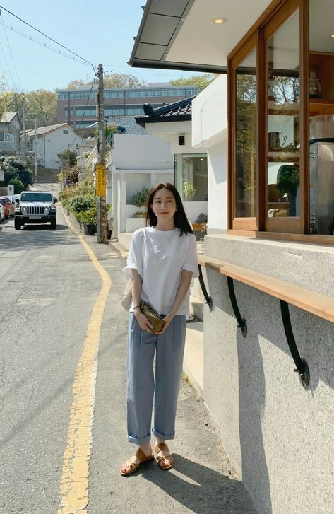 Korean Minimalist Outfit, Simple Korean Outfits, Minimalist Outfit Casual, Minimalist Wardrobe Capsule, Yuna Kim, Korean Fits, Fits Ideas, Outfits Minimalist, 00 Fashion