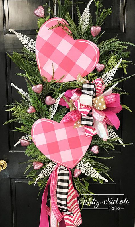 Selamat Hari Valentine, Saint Valentin Diy, Valentine Wreath Diy, Valentines Bricolage, Valentine Door Decorations, Diy Valentine's Day Decorations, Diy Valentines Decorations, Swag Wreath, Valentine Projects