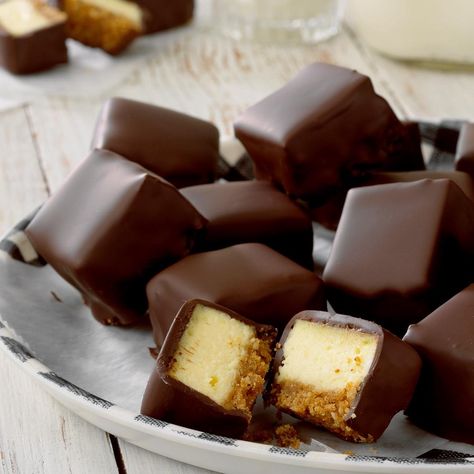 Chocolate Covered Cheesecake, Cheesecake Squares, Cheesecake Bites, Think Food, Chocolate Cheesecake, Yummy Sweets, Taste Of Home, Mini Desserts, Eat Dessert