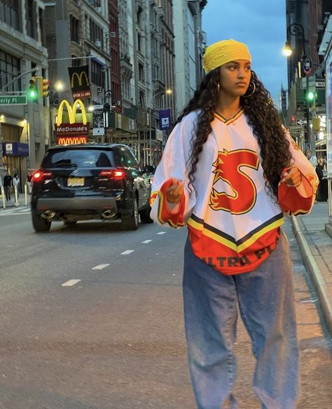 Nyc nightlife city lights 80s Hip Hop Fashion Women, Football Season Outfits, Ruby Anderson, 2000s Fits, Black 90s Fashion, Hip Hop Aesthetic, Tomboy Fits, Nyc Pics, Street Style Outfits Casual