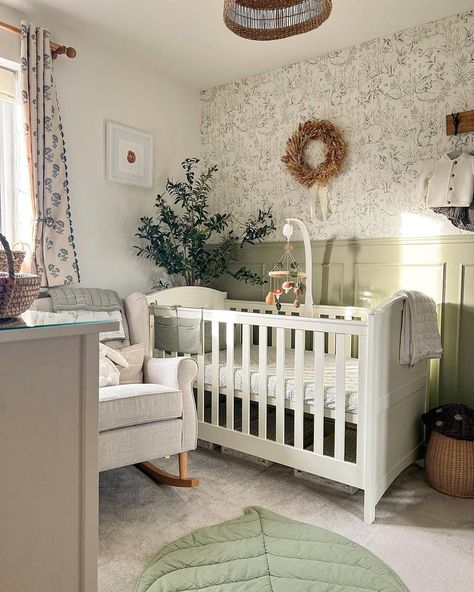 Nursery Room Design Ideas, Small Baby Nursery, Forest Wildflowers, Rustic Baby Rooms, Wainscoting Nursery, Ideas For Small Homes, Small Baby Room, Beige Nursery, Small Nursery Ideas