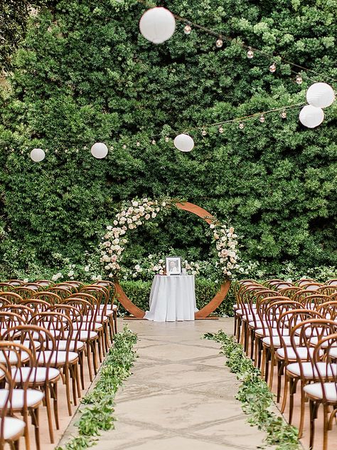 Rustic Garden Wedding Ceremony, Garden Wedding Simple Ideas, Civil Wedding Venue Ideas, Spring Wedding Alter, Franciscan Gardens Wedding, Civil Wedding Decoration Simple, Garden Civil Wedding, Civil Wedding Ideas Decoration, Rustic Garden Wedding Ideas