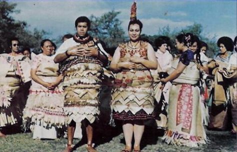 Traditional  and Modern #Tongan Attire #Fashion #Clothes #TraditionalAttire Tongan Clothing, Hawaiin Wedding, Tongan Wedding, Tongan Culture, Tonga Island, Polynesian Wedding, American Wedding Dress, Polynesian Dance, Hair Covering