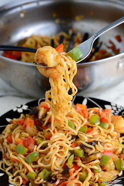 Nigerian Noodles, Ramen Noodle Stir Fry, Stir Fry Noodles Recipe, Stir Fried Noodles, Fry Noodles, Student Images, Noodle Stir Fry, Easy To Cook Meals, Noodle Recipes Easy