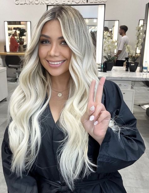 Dark Roots Blonde Hair Balayage, Blonde Hair With Roots, Platinum Blonde Hair Color, Brown Hair Inspo, Dark Roots Blonde Hair, Ash Blonde Hair, Blonde Hair Inspiration, Blonde Hair Shades, Hair Color Purple