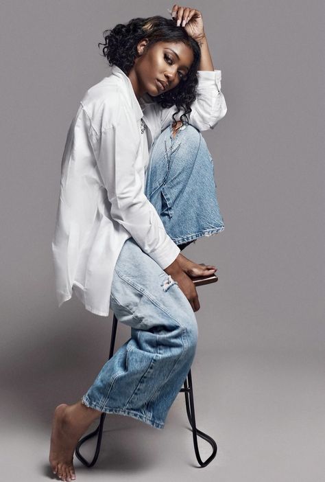 Denim Photoshoot Black Women, Denim And White Photoshoot, White And Denim Outfits Photoshoot, White Shirt And Jeans Outfit Photoshoot, Founder Photoshoot, Denim Outfit Photoshoot, Jeans Photoshoot Ideas, Natural Shoot, 30th Photoshoot