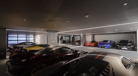 6 Car Garage House, 12 Car Garage, Obsessed Garage, Bugatti Super Sport, Supercar Blondie, Glass Panel Wall, Extravagant Homes, Second Floor Balcony, Underground Garage