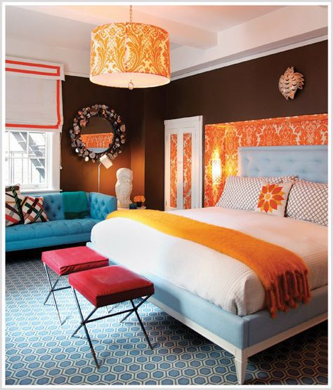 Split Complementary color is shown in this room by red, orange and blue. It is energetic. Jonathan Adler Bedroom, Split Complementary Color Scheme, Split Complementary, Split Complementary Colors, Brighter Bedroom, Room Cozy, Bedroom Orange, Orange Decor, Brown Bedroom