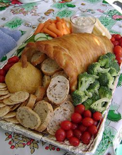 Bread Cornucopia, Cornucopia Centerpiece, Decoration Buffet, Easter Bread, Thanksgiving Treats, Thanksgiving Centerpieces, Thanksgiving Feast, Thanksgiving Fun, Holiday Cooking