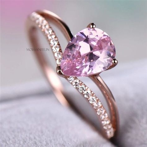 Pink Sapphire Pear Solitaire-Accent Ring Pear Curved Band Pink Diamond Ring Pear Cut Moissanite Wedding Band 10K/14K/18K Rose Gold Ring
#MoissaniteRing
#PinkSapphireRing
#Solitaire-AccentRing
#VShapeband
#925SterlingSilver
#950PlatinumRing
#10K/14K/18KRoseGoldRing
#WeddingRing
#EngagementRing
#CurvedRing
#PearCutRing
#PearMoissanite
#PinkDiamondRing
#DiamondRing
#AccentRing Layer Rings, Memorial Jewelry Ashes, Drop Ring, Layered Rings, Crystal Water, Ashes Jewelry, Sapphire Solitaire, Zircon Ring, Cz Ring