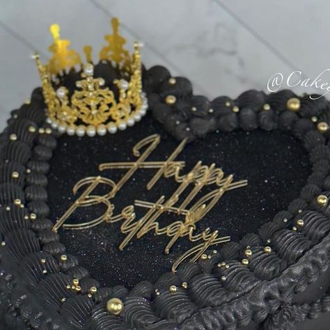 CAKEY CREATIONS LLC ©️ on Instagram: "Such a beauty. So here’s a still post 🖤✨✨ • • • Acrylic @cakeycreationsshop ✨ • #CakeyCreations #bronxbaker #cakes #cakesofig #vintageheartcake #vintagecake #bakersgonnabake #vintageheart #blackbuttercream #ilovebaking #bakersofig #bakersgonnabake #ilovebaking #smallbusiness #inspiredcakes #customcakes #fypシ #fyp #foryoupage #mompreneur #swissmerenguebuttercream #cakesforwomen #cakesforalloccasions" Black And Gold Heart Cake, Gold Heart Cake, Golden Birthday Cakes, Birthday 17, Party Sleepover, Unique Birthday Cakes, Birthday Cake Pictures, Crown Birthday, Bakers Gonna Bake