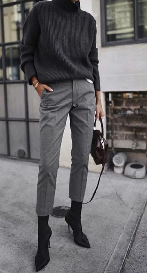 Outfit Minimalista, Minimalist Moda, Look Office, Black Women Fashion, Grey Pants, 가을 패션, Casual Fall Outfits, Outfit Casual, Office Fashion