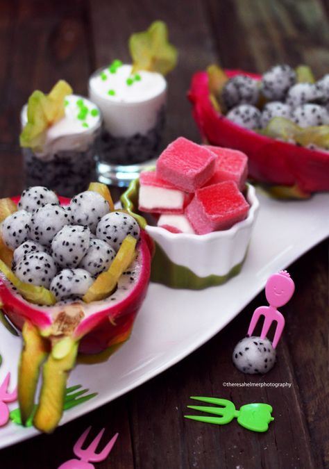 Dragon Fruit Appetizer with Dragon Fruit Smoothie Dragon Fruit Benefits, Semifreddo Recipe, Nutritious Desserts, Fruit Appetizers, Dragon Fruit Smoothie, Fruit Ice Cream, Fruit Ice, Refreshing Desserts, Unique Desserts