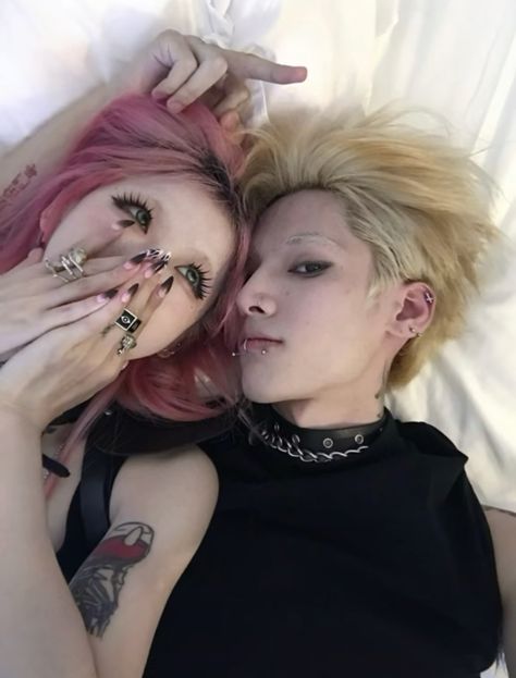 Gyaru And Goth Couple, Punk And Soft Couple, Emo X Gyaru Couple, Opposite Aesthetic Girlfriends, Gyaru Couple, Cottagecore Couple, Alt Couples, Me N Him, Emo Goth Aesthetic