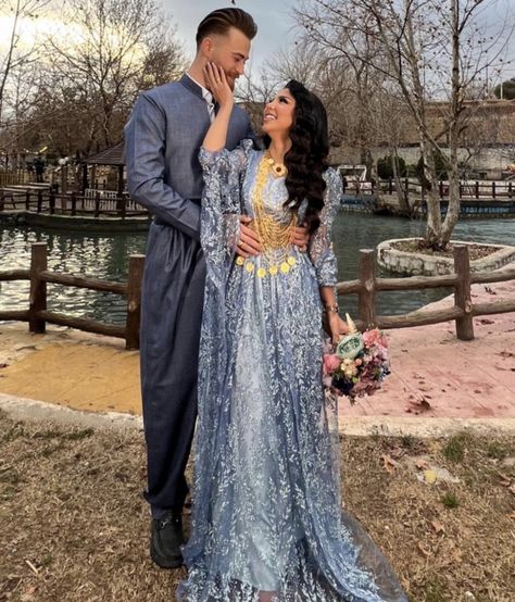 Kurdish Engagement, Kurdish Dress, Kurdish Clothes, Girl And Boy, Traditional Dresses, Men Dress, Eye Makeup, Wedding Photos, Wedding Day