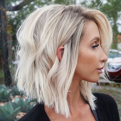 Check out these incredible lobs for hair that's perfect when it's short to medium length. Haircuts Women, Blonde Lob, Shaggy Bob, Blonde Haircuts, Blonde Hairstyles, Lob Haircut, Top Hairstyles, Hair 2018, Brown Blonde Hair