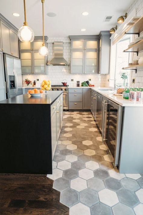 Honeycomb Tiles Kitchen, Hexagon Tile Kitchen Floor, Hexagon Tile Kitchen, Honeycomb Tile, Trendy Kitchen Tile, Серая Кухня, Kitchen Tiles Design, Tile Kitchen, Grey Kitchen Cabinets