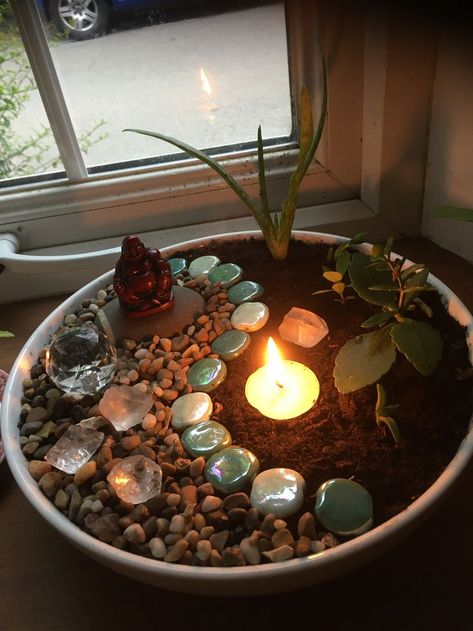 Crystal Bowl Decor Ideas, Crystal Room Decor, Indoor Water Garden, Witch Room, Buddha Garden, Meditation Room Decor, Crystal Room, Garden Crafts Diy, Crystals Healing Properties