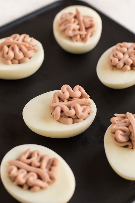 Save this recipe to make Deviled Egg Brains. Recipes Potluck, Halloween Food For Adults, Buffet Halloween, Halloween Food Snacks, Halloween Deviled Eggs, Halloween Appetizer, Halloween Appetizers Easy, Halloween Party Appetizers, Halloween Food Appetizers