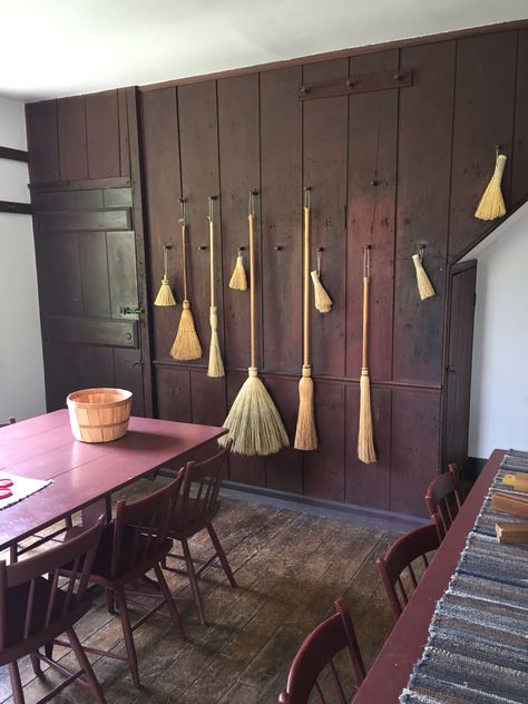 Shaker Village Of Pleasant Hill, Shaker Architecture, Beach House Mudroom, Shaker House, Shaker Interior, Shaker Home, Shaker Furniture, American Interior, Diy Furniture Renovation