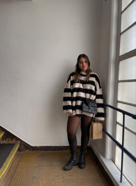 Sweater rayas, striped sweater, fall outfit, fall 2023, winter outfit, boots outfit, fall fashion, midsize fashion Midsize Sweater Outfit, Midsize Winter Outfits 2023, Midsize Fall Outfits 2023, Outfit Fall 2023, Fall Fashion Midsize, Boots Outfit Fall, Midsize Fall Outfits, Striped Sweater Outfit, Fashion Midsize