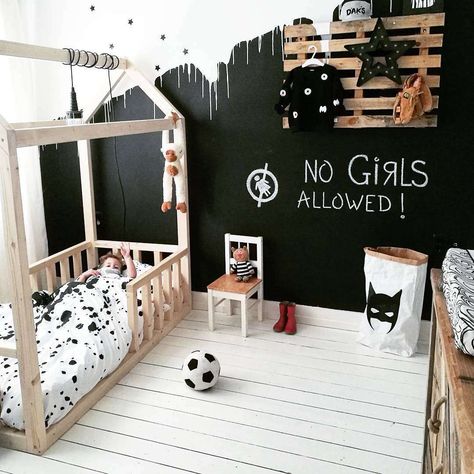 Black And White Boys Room, Bedroom Black And White, White Kids Room, Scandinavian Kids Rooms, Nursery Accents, Toddler Boy Room Decor, Boy Rooms, Toddler Boys Room, White Nursery