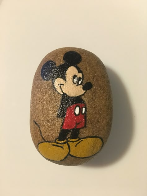 Mickey mouse Rock Painting Ideas Disney, Rock Painting Disney, Mickey Mouse Painted Rocks, Mouse Painted On Rock, Disney Painted Rocks Easy, Mouse Paint, Garden Rock Art, Painted Pumpkin, Mandala Rock Art