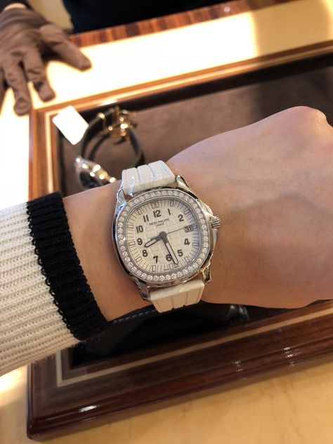 Patek Philippe Women, Rolex Watches Women, Luxe Jewelry, Acrylic Nails Coffin Short, Dope Jewelry, Stylish Watches, Classic Watches, Hand Jewelry, Patek Philippe