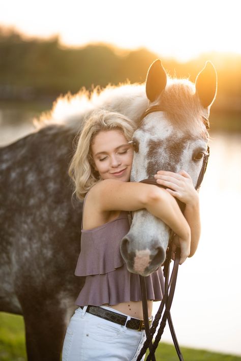 Senior Horse Photography, Horse Photoshoot Ideas, Equine Photography Poses, Hand Photos, Horse Senior Pictures, Horse Photoshoot, Woman Riding Horse, Horse Photography Poses, Wellington Florida