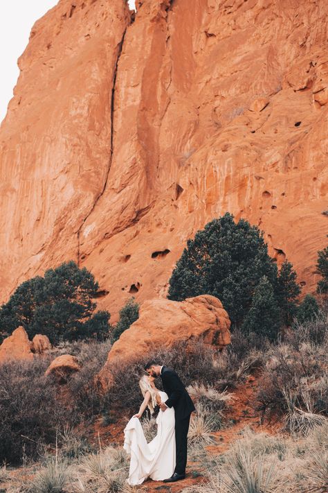 Garden Of The Gods Illinois Photoshoot, Garden Of Gods Photoshoot, Garden Of The Gods Engagement, Garden Of The Gods Elopement Photos, Garden Of The Gods Colorado Photoshoot, Garden Of The Gods Colorado Wedding, Garden Of The Gods Wedding Photos, Garden Of The Gods Maternity Photos, Garden Of The Gods Family Photos