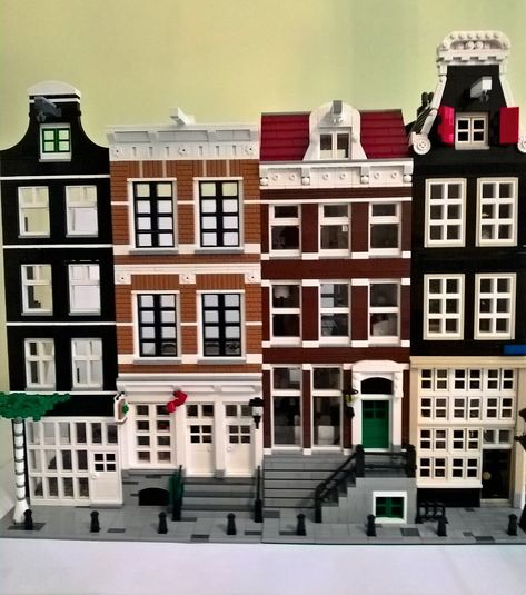 A Lego Amsterdam street scene with a row of canal houses | Flickr Amsterdam Street, Houses Minecraft, Amsterdam Houses, Row Houses, Vintage Lego, Amsterdam Canals, Lego Modular, Designing Ideas, Canal House