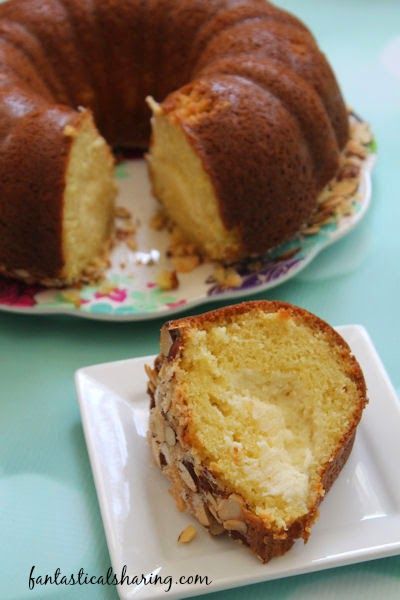 Cream Cheese Coffee Cake | A perfect addition to any Sunday morning brunch with family and friends #recipe Caribbean Rum Cake, Old Fashioned Pound Cake, Cream Cheese Pound Cake Recipe, Pound Cake Recipes Easy, Moist Pound Cake, Cheese Pound Cake, Sour Cream Pound Cake, Cream Cheese Pound Cake, Pound Cake Recipe