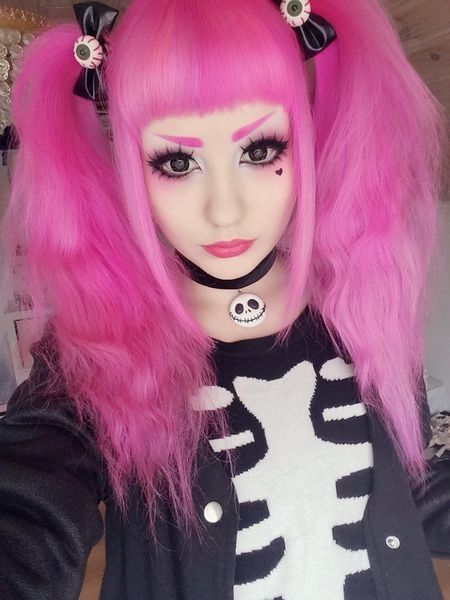 Gothic Bangs, Gothic Eyebrows, Goth Kawaii Fashion, Alternative Hairstyles, Perky Goth, Pastel Goth Makeup, Pastel Goth Aesthetic, Bubble Goth, Goth Hair