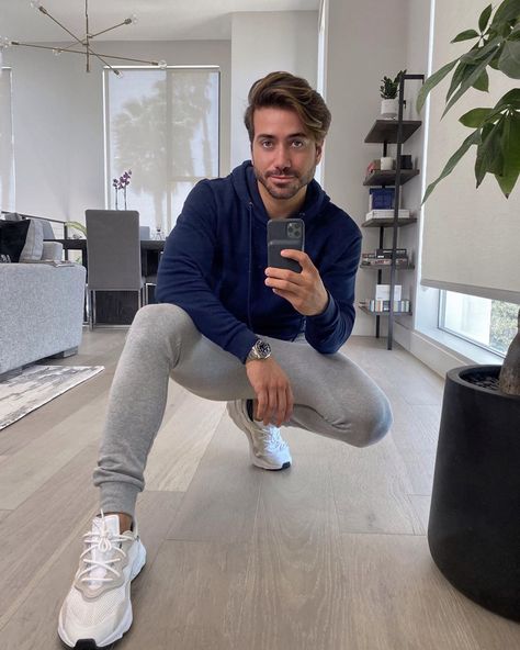 82.7 mil Me gusta, 563 comentarios - ALEX COSTA (@alexcosta) en Instagram: "Sweats all day👌🏼" Alex Costa Outfits, Alex Costa, Gym Outfit Men, Mens Fashion Casual Outfits, Photography Poses For Men, Poses For Photos, Business Casual Men, Poses For Men, Hair And Beard Styles